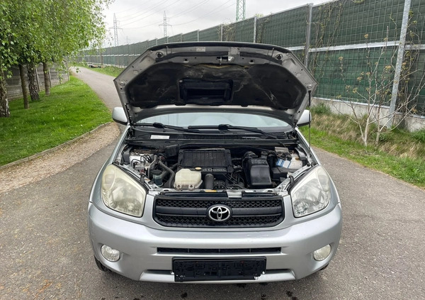 Toyota RAV4 cena 15900 przebieg: 219000, rok produkcji 2003 z Sobótka małe 137